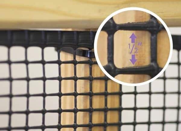 Découvrez la grille de protection noire KidKusion pour sécuriser votre maison. Efficacité prouvée pour protéger enfants et animaux de manière simple et esthétique.